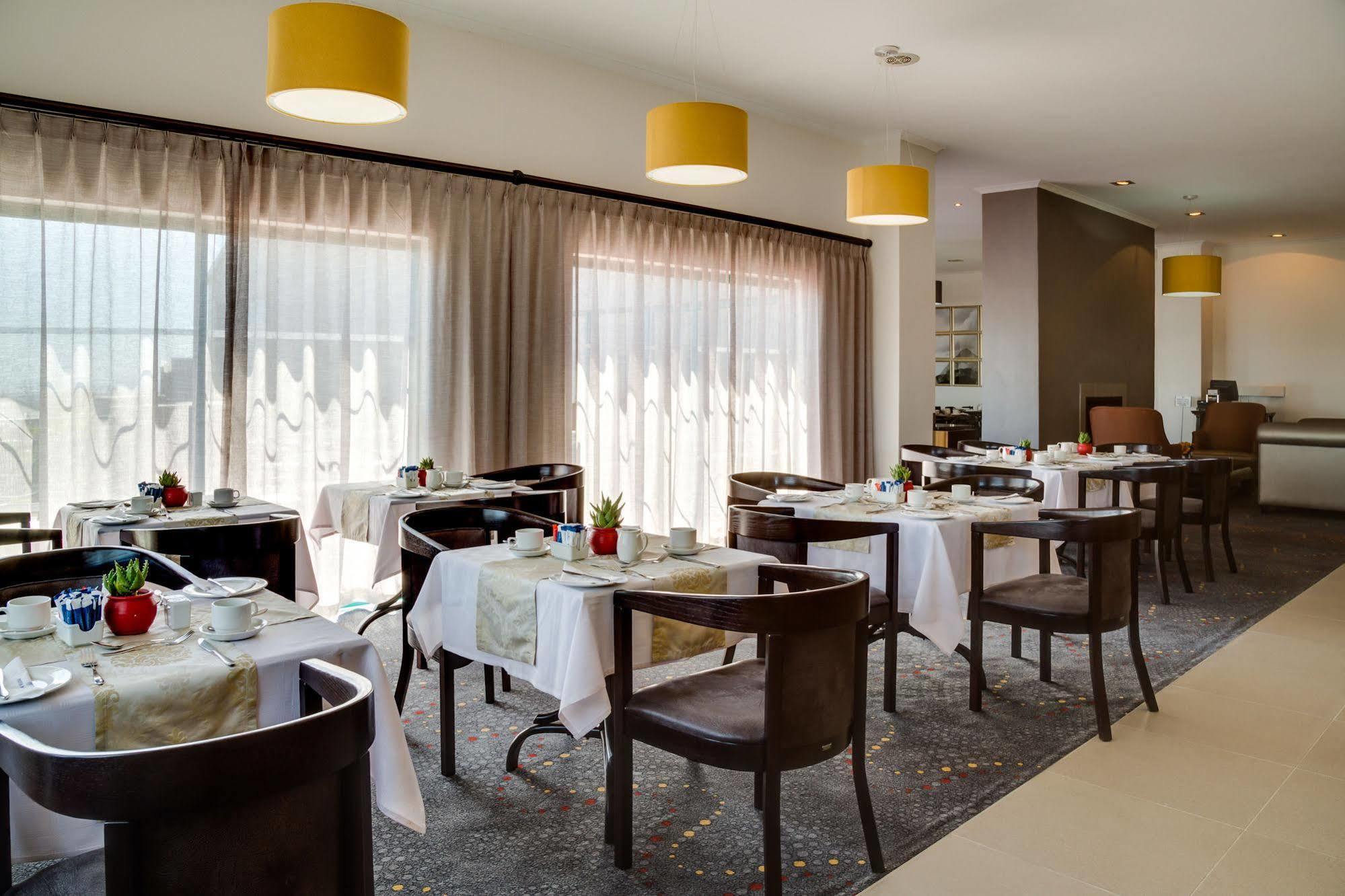 Protea Hotel By Marriott Cape Town Tyger Valley Bellville Eksteriør billede