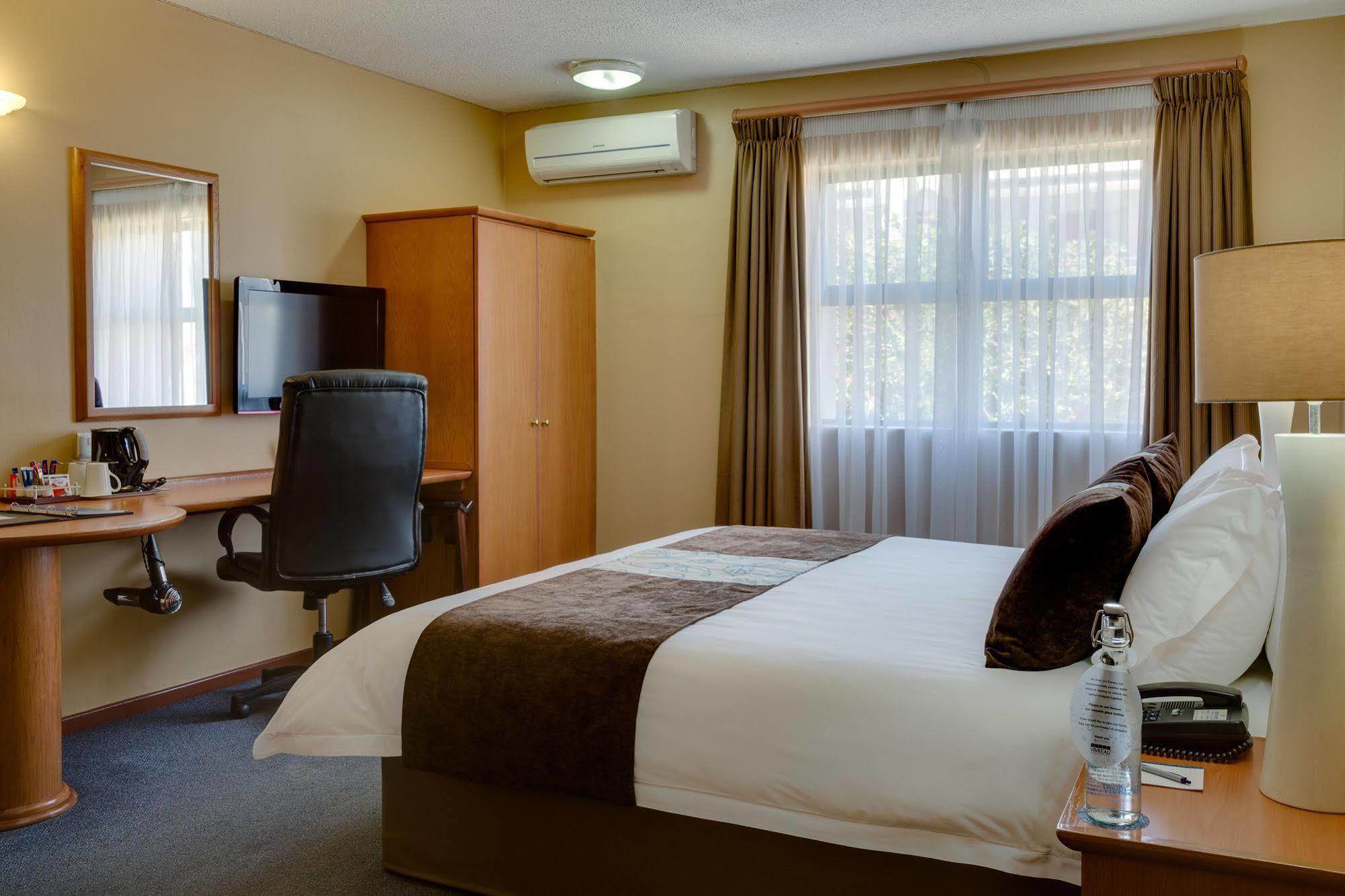 Protea Hotel By Marriott Cape Town Tyger Valley Bellville Eksteriør billede